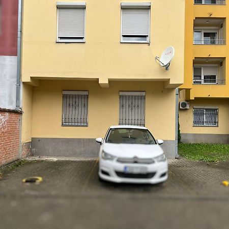 Modern Living Apts - Botanica - Private Parking Novi Sad Luaran gambar