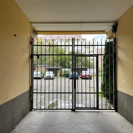 Modern Living Apts - Botanica - Private Parking Novi Sad Luaran gambar