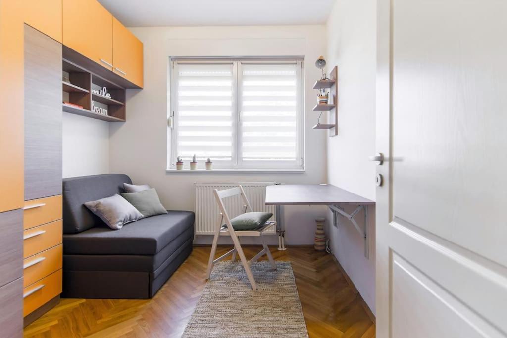 Modern Living Apts - Botanica - Private Parking Novi Sad Luaran gambar